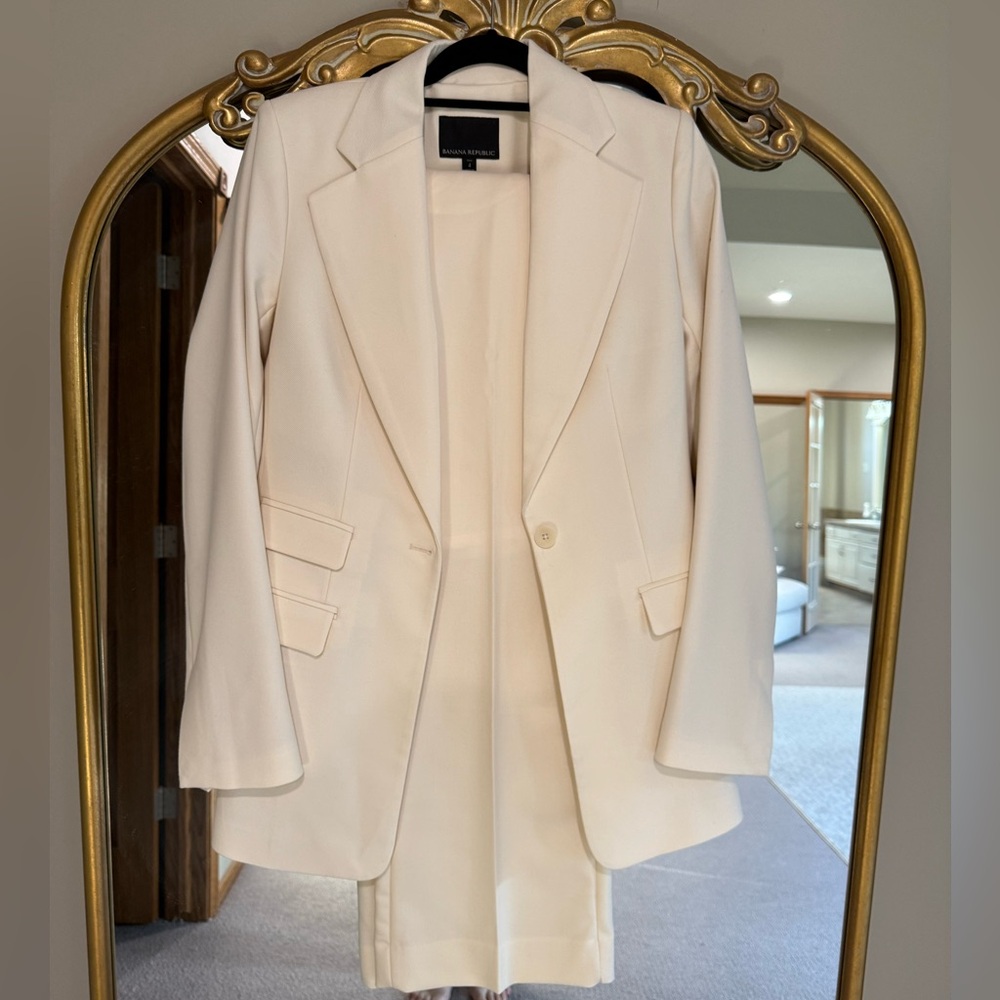 Banana Republic Cream High-Waist wide Dress Pants and Long Jacket SIZE 4